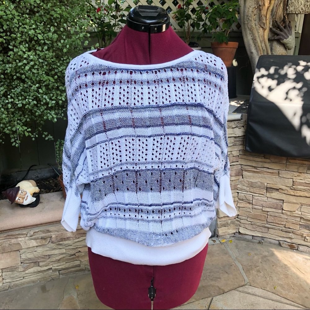 Woman’s Striped Knit Top Size Large. White & Silver.